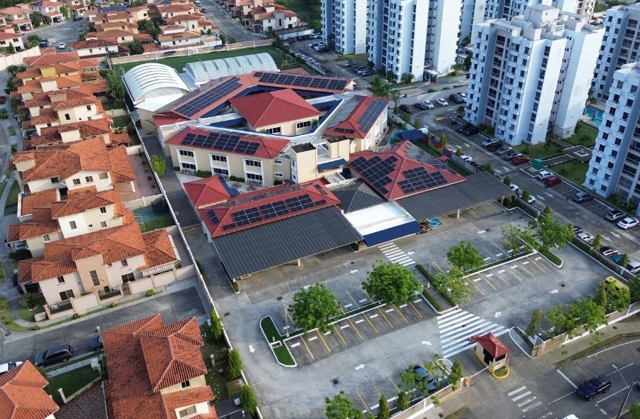 Proyecto Fotovoltaico del Colegio Real de Panamá en Condado del Rey
