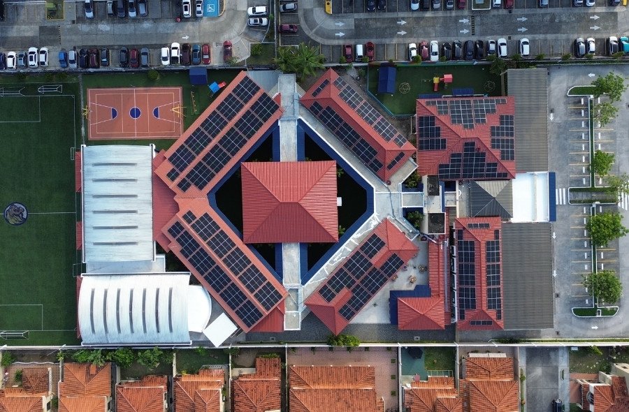 Solución técnica implementada, proyectos solares educativos